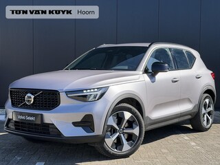 Volvo XC40 2.0 B4 Plus Dark Elektr. stoelverstelling / Harman Kardon Audio / Trekhaak / 19" / Keyless Drive / Verw. voorruit / Stoel- en stuurverw. / Adapt. Cruise / BLIS