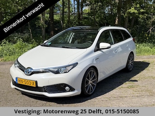 Toyota Auris 1.8 Hybrid Lease Pro . PANORMA DAK . NAVIGATIE . CRUISE CONTROL .