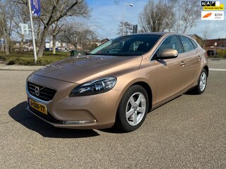 Volvo V40 1.6 D2 Momentum / airco / cruise.control / navi / camera / pdc / nap…..