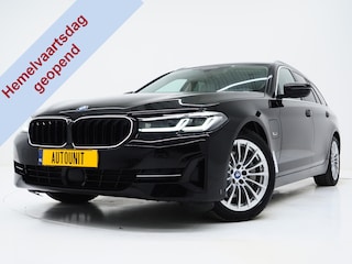BMW 5-serie Touring 530e xDrive | LED Grille | Trekhaak | Leder | Adaptive Cruise | HUD | Keyless | Camera | Carplay