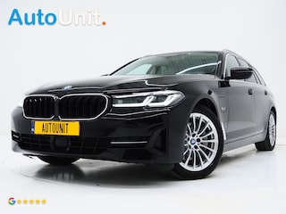 BMW 5-serie Touring 530e xDrive | LED Grille | Trekhaak | Leder | Adaptive Cruise | HUD | Keyless | Camera | Carplay