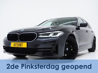 BMW 5-serie Touring 520e | Panoramadak | LED Grille | Trekhaak | Leder | HUD | 360 | Dodehoek | Sfeerlicht | Memory | Carplay