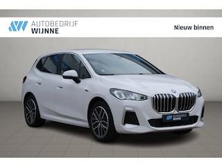 BMW 2-serie Tourer 225e xDrive 245pk M Sport | Navi | App Connect | Climate | Camera | Stoelverwarming | Elektrische Achterklep | Alcantara