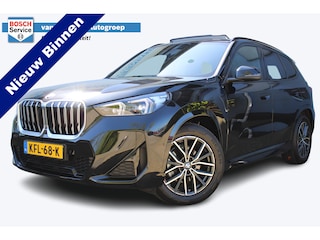 BMW X1 sDrive18i | Panorama dak | Elektrisch wegklapbare trekhaak | Stoelverwarming | Achteruitrijcamera | Elektrische kofferbakklep | Keyless entry/start | Half leder/alcantara | Draadloze telefoonlader | Apple CarPlay/Android Auto | Navigatie | Climate controle | Parkeersensoren V+A |