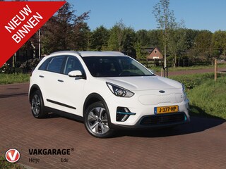 Kia Niro e-Niro DynamicLine 64 kWh | 3-Fase | Camera | Adaptieve cruise control | NL-Auto |