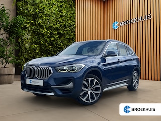 BMW X1 sDrive20i High Executive | Trekhaak | Camera | Head-up | Stoelverwarming | 19" Velgen