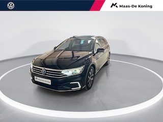 Volkswagen Passat Variant 1.4TSI PHEV 160kW/218PK GTE · Panoramadak · Trekhaak · Navigatie · Camera · Stoelverwarming ·