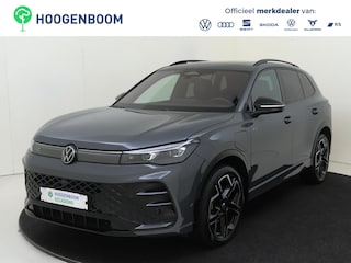 Volkswagen Tiguan 1.5 eHybrid R-Line Edition | SoH 98% | Panoramadak | Trekhaak | Lederen bekleding | Head-up display | Black style | Harman/Kardon audio | 360 camera | Dode hoek assistent |