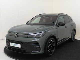 Volkswagen Tiguan 1.5 eHybrid R-Line Edition | SoH 99% | Panoramadak | Trekhaak | Lederen bekleding | Black style | Head-up display | Harman/Kardon audio | 360 camera | Parkeerassistent |