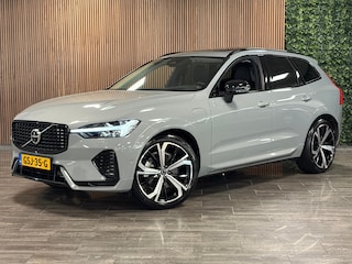 Volvo XC60 T8 AWD Recharge Ultra Dark | Luchtvering | Trekhaak | 360 Camera | Head-Up Display | 455pk | Harman Kardon | Adaptieve Cruise Control | Stoelverwarming voor+achter | Stuurwielverwarming | Schuifdak | 21 Inch | Full LED Meesturende koplampen | Pilot Assist | BLIS Dode Hoek Detectie | Elektrische voorstoelen geheugen | Lederen bekleding | Zitting verlenging voorstoelen | Lederen dashboard | Google Infotainment | Keyless Drive | Parkeersensoren voor+achter | Privacy Glass | Elektrisch bedienbare achterklep | DAB Radio | Apple Carplay/Android Auto | Alarm Klasse III | Draadloos telefoon opladen | Volvo On Call met mobiele App functie | Vapour Grey Metallic |