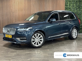Volvo XC90 T8 AWD Recharge Inscription | Luchtvering | Trekhaak | 360° Camera | Head-Up Display | Harman Kardon | Schuifdak | Adaptieve Cruise Control | Standkachel met Volvo On Call App | Stoel en Stuurwielverwarming | Full LED meesturende koplampen | Pilot Assist | BLIS Dode Hoek Detectie | Elektrische voorstoelen geheugen | Lederen bekleding | Zitting verlenging voorstoelen | 20 Inch | Keyless Drive | Parkeersensoren voor+achter | Privacy Glass | Elektrisch bedienbare achterklep | Geïntegreerd kinderzitje achterin | Geïntegreerde zongordijnen achterportieren | Verlichte instaplijsten | 4-Zone Climate Control | 7-Persoons | Draadloos telefoon opladen | Alarm Klasse III | DAB Radio | Apple Carplay/Android Auto | Volvo On Call met mobiele App functie | Denim Blue Metallic |