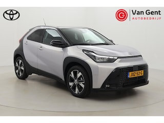 Toyota Aygo Hybrid 115 pulse | Apple Carplay / Android Auto | Adaptive Cruise | LED | Clima | Camera | 17 inch | Privacy glas
