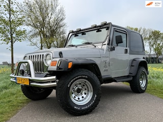 Jeep Wrangler 2.5i Hardtop + Softtop | 4x4 | Youngtimer | Trekhaak | Bullbar |
