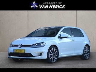 Volkswagen Golf 1.4 TSI GTE | Panoramadak | ACC | Winterpakket | Achteruitrijcamera