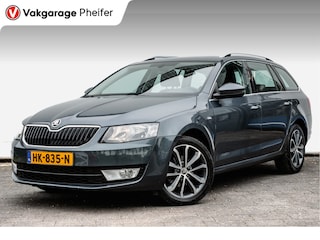 Skoda Octavia Combi 1.6 TDI Greentech Edition Businessline Trekhaak/ Stoelverwarming/ Climate control/ Full map navigatie/ Cruise control