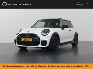 Mini Cooper 1.5 C John Cooper Works M | Panoramadak | Sportstoelen | HUD | Groot Navigatie "OLED" | Camera | DAB | Apple CarPlay/Android Auto | 17" Lichtmetalen Velgen | LED | DAB |
