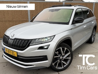 Skoda Kodiaq 1.5 TSI Sportline Business Automaat 7-persoons | Panoramadak | LED verlichting | Adaptieve cruise control | Trekhaak uitklapbaar | Groot navigatiesysteem | Canton HiFi | Stoelverwarming | Parkeersensoren voor en achter | Achteruitrijcamera