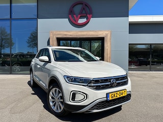 Volkswagen T-Roc 1.5 TSI 150pk DSG Style Carplay | Trekhaak | Camera | Keyless | Elek. Achterklep | Rijklaar incl. garantie