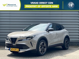 Alfa Romeo Junior 1.2 Turbo Hybrid 136pk eDCT6 Ibrida Speciale | Automaat | Camera | Sensoren Voor + Achter | Elektrische Achterklep | Verwarmde Voorruit | CarPlay |