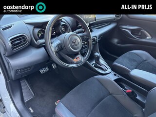 Toyota Yaris 1.5 Hybrid GR Sport | Dodehoek detectie | Voorstoelen verwarmd |