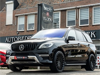 Mercedes-Benz ML 350 BlueTEC AMG PANO CAMERA 22 INCH ADAP CRUISE ELEK STOEL ELEK TREKHAAK BOMVOL!!