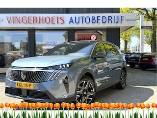 Peugeot 5008 Benzine + Hybride 145 * Automaat * GT * Navigatie * Keyless Start * L.M. Velgen * Achteruitrij Camera * 7-Persoons * Full Led * 1/2 Lederen Interieur * Vingerhoets; Vierde Generatie Eersteklas Service. Al meer dan 100 jaar een begrip in de Brabantse Kempen.