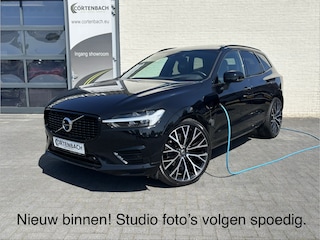 Volvo XC60 2.0 T8 Plug-in hybrid AWD R-Design | Luchtvering | Zwenkbare trekhaak | Panorama dak | Memory | 22 Inch | Adaptieve cruise |