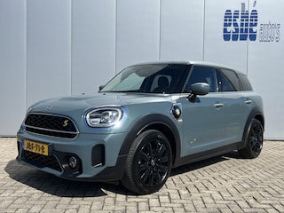 Mini Countryman Cooper SE 220 pk ALL4 PHEV Sportstoelen Carplay Stoelverwarming Zwarte Velgen Led Koplampen Union Jack Achterlichten Parkeersensoren achter Sage Green Metallic Plug In Hybride LCI Facelift Super nette staat !