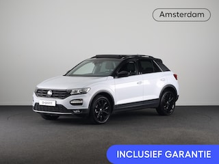 Volkswagen T-Roc 1.5 TSI Sport 150 pk Automaat (DSG) | Navigatie via App | Panoramadak | Parkeersensoren | Black Style pakket | Stoelverwarming |