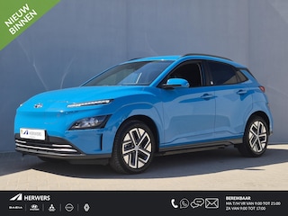 Hyundai Kona EV Comfort Smart 39 kWh / Dealer onderhouden / SOH 92.10% / Fabrieksgarantie tot 02-2027 / Trekhaak afneembaar / Warmtepomp / CCS snelladen / Navigatie / Apple Carplay Android / 17" LM wielen + All Season banden /