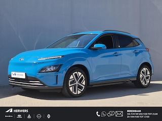 Hyundai Kona EV Comfort Smart 39 kWh / Dealer onderhouden / SOH 92.10% / Fabrieksgarantie tot 02-2027 / Trekhaak afneembaar / Warmtepomp / CCS snelladen / Navigatie / Apple Carplay Android / 17" LM wielen + All Season banden /