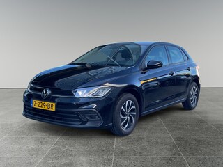 Volkswagen Polo 1.0 95pk TSI Life Velgen 'Essex', 15 inch lichtmetaal | Parkeersensoren voor en achter | Voorstoelen verwarmbaar