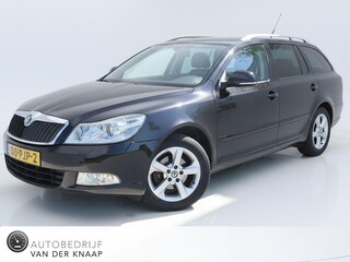 Skoda Octavia Combi 1.4 TSI Elegance Business Line Lees tekst! | Leder | Clima | Cruise | Multimedia/Navi | PDC | Stoelverwarming | Trekhaak |