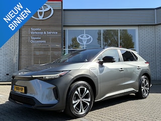 Toyota bZ4X DYNAMIC 71 kWh STOEL/STUURVERW 360° CAMERA PARK-SENSOREN BLIND-SPOT LED-MATRIX EL-STOEL EL-ACHTERKLEP NL-AUTO