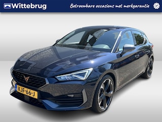 Cupra Leon 1.4 e-Hybrid Performance / AUTOMAAT/ ACC/ KEYLESS/ DODEHOEK/ PARK.SENSOREN V+A/ CAMERA/ STUUR+STOELVERWARMING/ FULL LINK/ RIJ-MODI/ NAVI/ DAB/ CLIMA/ LED/ 18'' LMV
