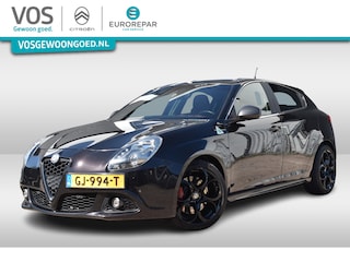 Alfa Romeo Giulietta 1.7 TBi 241pk Quadrifoglio Verde Automaat | Navigatie | Leder | DAB+ radio | Lichtmetaal | Panoramisch schuifdak | Parkeersensoren voor en achter | Cruise Control | 6-traps Automaat | Unieke auto!! | Zeer compleet!!!