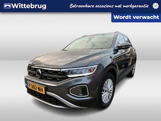 Volkswagen T-Roc 1.0 TSI 110pk Life / Navigatie by APP / LM 16 inch / Digital cockpit / Park Assist / LED Garantie tot 31-07-2027 max 100.000km