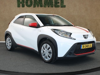 Toyota Aygo 1.0 VVT-i MT Play - ORIGINEEL NEDERLANDSE AUTO - UNIEKE EXTERIEUR EN INTERIEUR ACCENTEN - AIRCO - ADAPTIEVE CRUISE CONTROL - CAMERA - LAGE KM STAND - BLUETOOTH- APPLE CARPLAY/ ANDROID AUTO