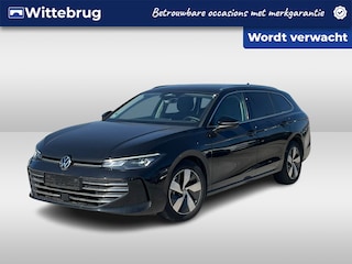 Volkswagen Passat Variant 1.5 eHybrid 204pk Business DSG AUTOMAAT / Navigatie / Digital cockpit Pro / Head up display / Park Assist / Camera / Inklapb. trekhaak Garantie tot 14-05-2027 max 100.000km