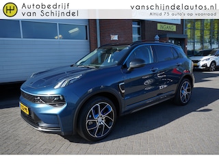 Lynk & Co 01 1.5 PLUG IN HYBRIDE 261PK! NL AUTO! RECENT OH UITGEVOERD DEALER - 1E EIGENAAR - 6,6 KWH LADER - 360CAMERA - PANODAK - FULL LED - 20INCH - ADAPT. CRUISE - ANDROID / CARPLAY - NAVI - STOELVERWARMING -1800KG TREKGEWICHT