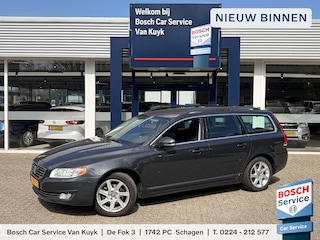 Volvo V70 1.6 T4 Nordic+ / Automaat / NL-Auto / Vol-Leder / Stoelverwarming / Cruise-Control / Standkachel / Trekhaak / Climate-Control / Elektr.-Achterklep / Radio-Bluetooth / Navi / PDC-Achter / 17'' LMV / ENZ.