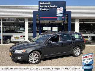 Volvo V70 1.6 T4 Nordic+ / Automaat / NL-Auto / Vol-Leder / Stoelverwarming / Cruise-Control / Standkachel / Trekhaak / Climate-Control / Elektr.-Achterklep / Radio-Bluetooth / Navi / PDC-Achter / 17'' LMV / ENZ.