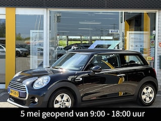 Mini Cooper 1.5 Business | NAP | Navigatie | Cruise Control | Airco | Parkeersensoren | Lichtmetaal |