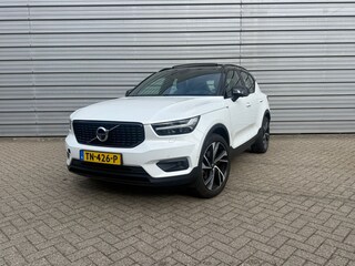 Volvo XC40 T5 247PK R-Design Intro Edition | Trekhaak | HK Audio | Panoramadak | BLIS | Memory