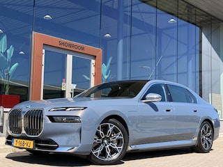 BMW 750e xDrive | Bowers & Wilkins | 360 | SkyLounge | Leder | Trekhaak | Rolscherm | Achterwielbestuuring |