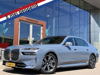 BMW 750e xDrive | Bowers & Wilkins | 360 | SkyLounge | Leder | Trekhaak | Rolscherm | Achterwielbestuuring |