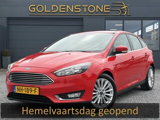 Ford Focus 1.0 Titanium Navi,125pk,Trekhaak,Dealer Onderhouden,Pdc V+A,6 Bak,N.A.P,Clima,Cruise,Nieuwe Apk bij Aflevering