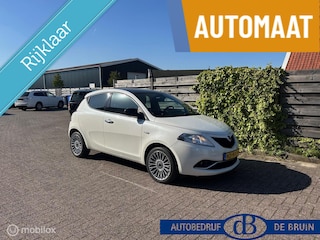 Lancia Ypsilon 0.9 TwinAir Platinum Automaat Navigatie