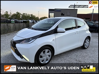 Toyota Aygo 1.0 VVT-i x-play Navigatie, Camera, Airco
