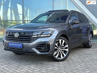 Volkswagen Touareg 3.0 TSi 4MOTION R 463pk Luchtvering / Trekhaak / Massage Stoelen